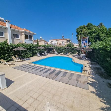 Shades Of Blue Apartment Larnaca Exterior photo