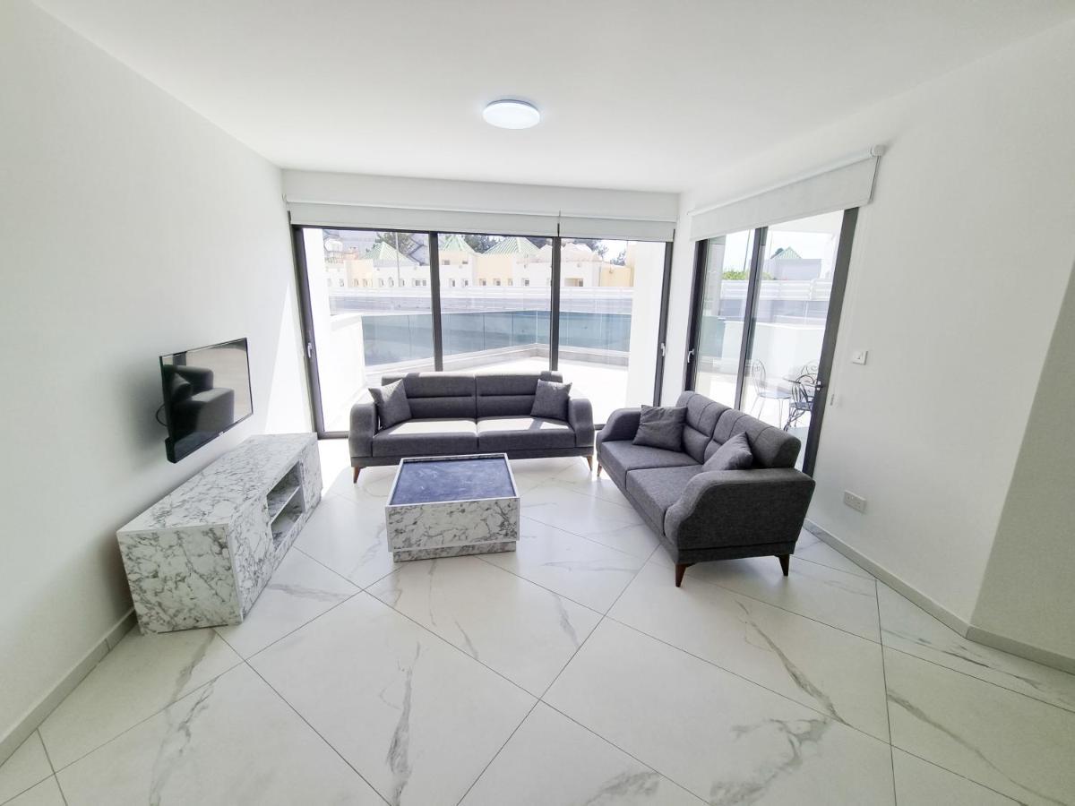 Shades Of Blue Apartment Larnaca Exterior photo