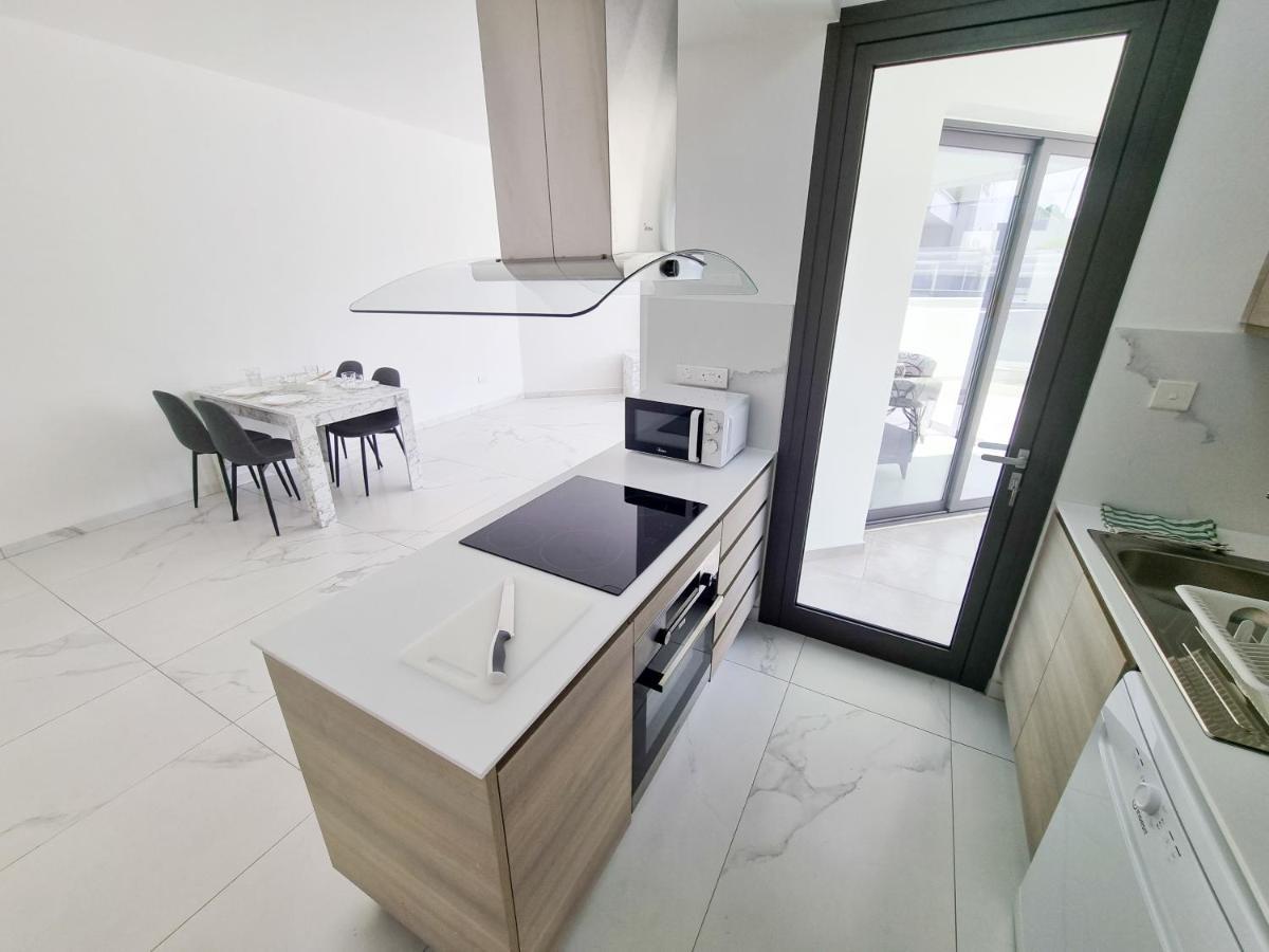 Shades Of Blue Apartment Larnaca Exterior photo
