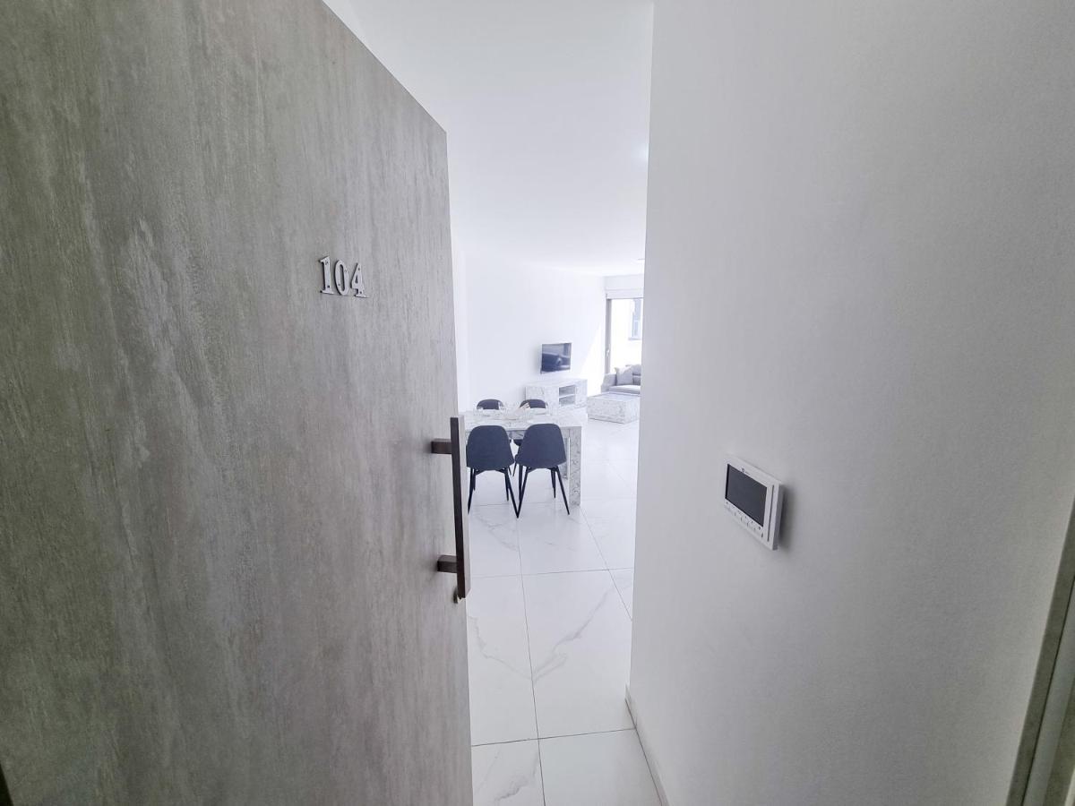 Shades Of Blue Apartment Larnaca Exterior photo