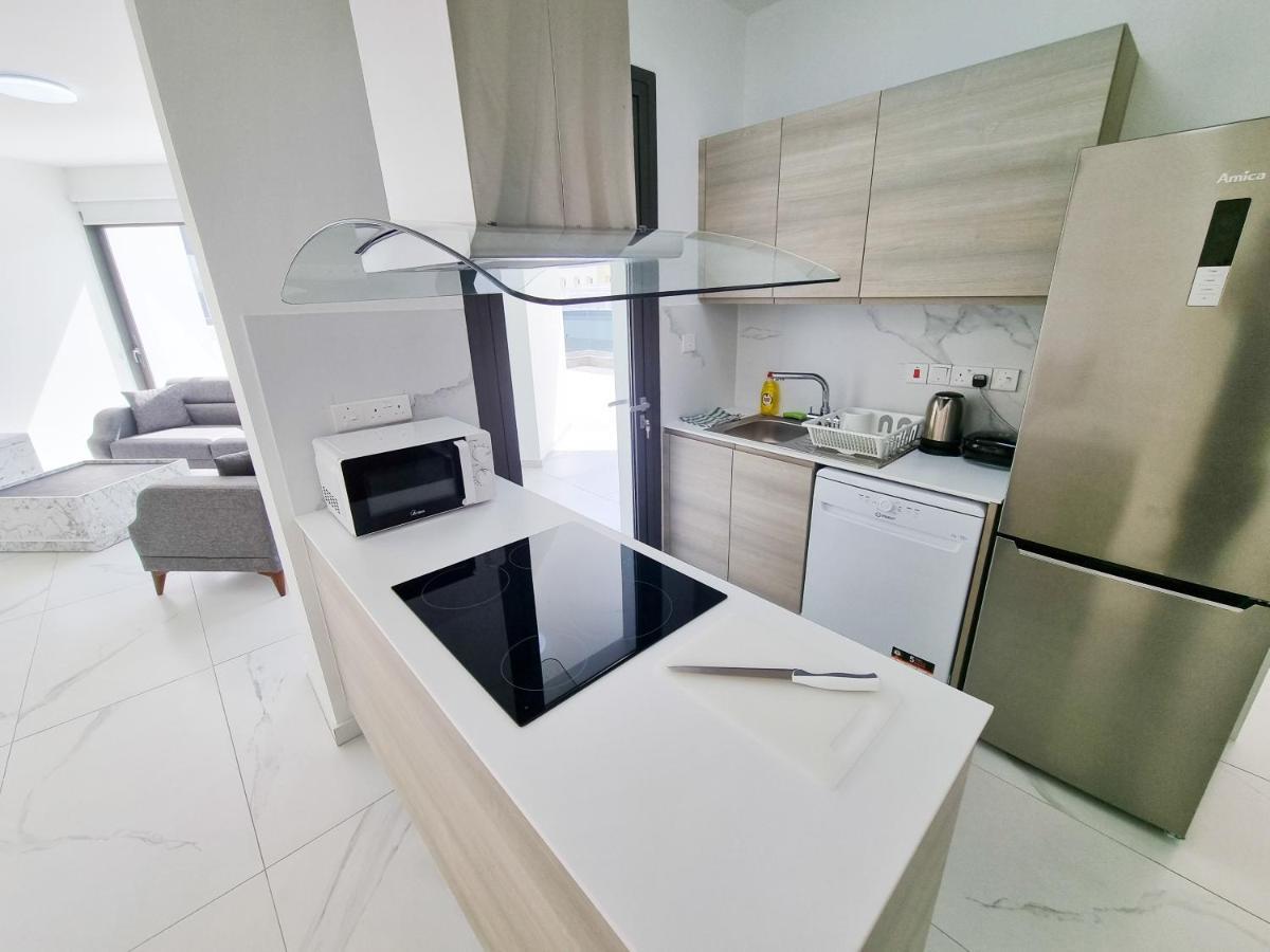 Shades Of Blue Apartment Larnaca Exterior photo