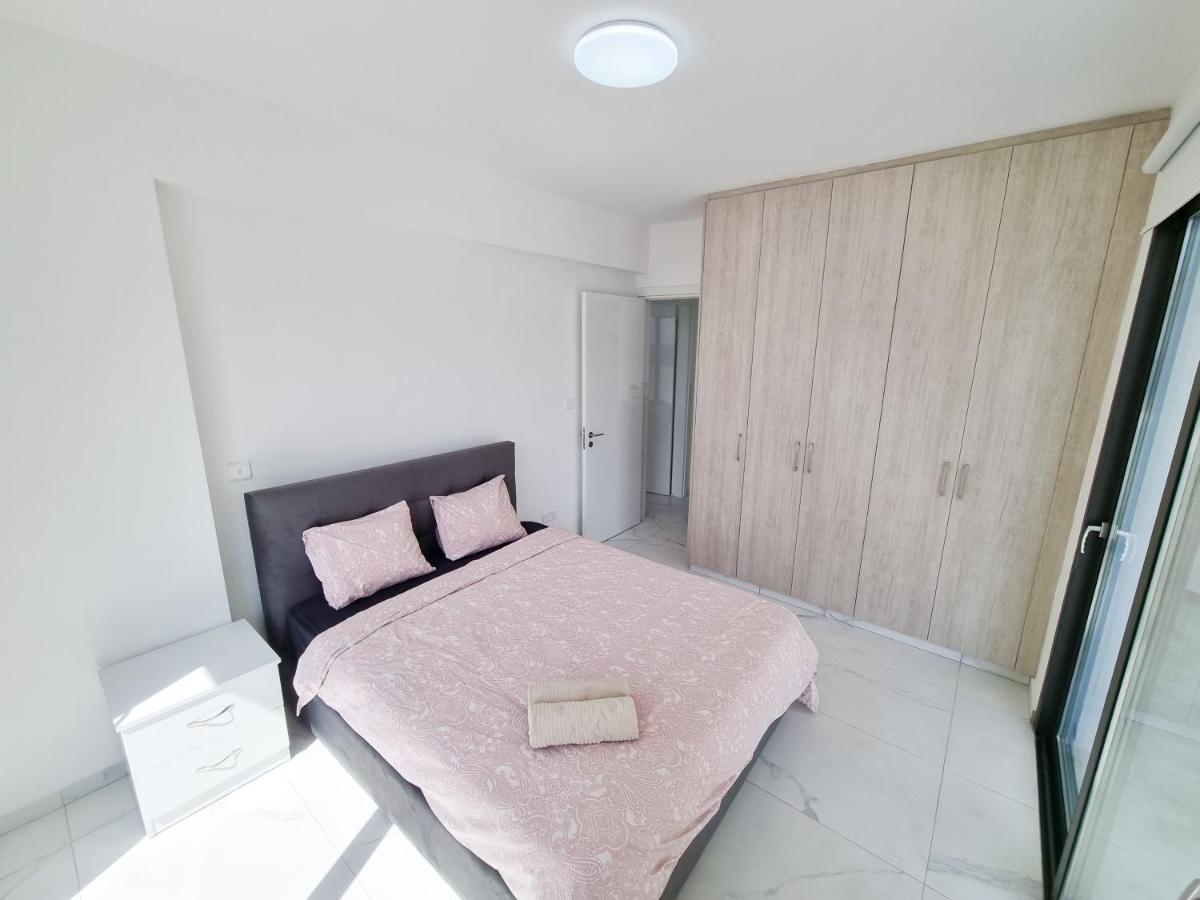 Shades Of Blue Apartment Larnaca Exterior photo