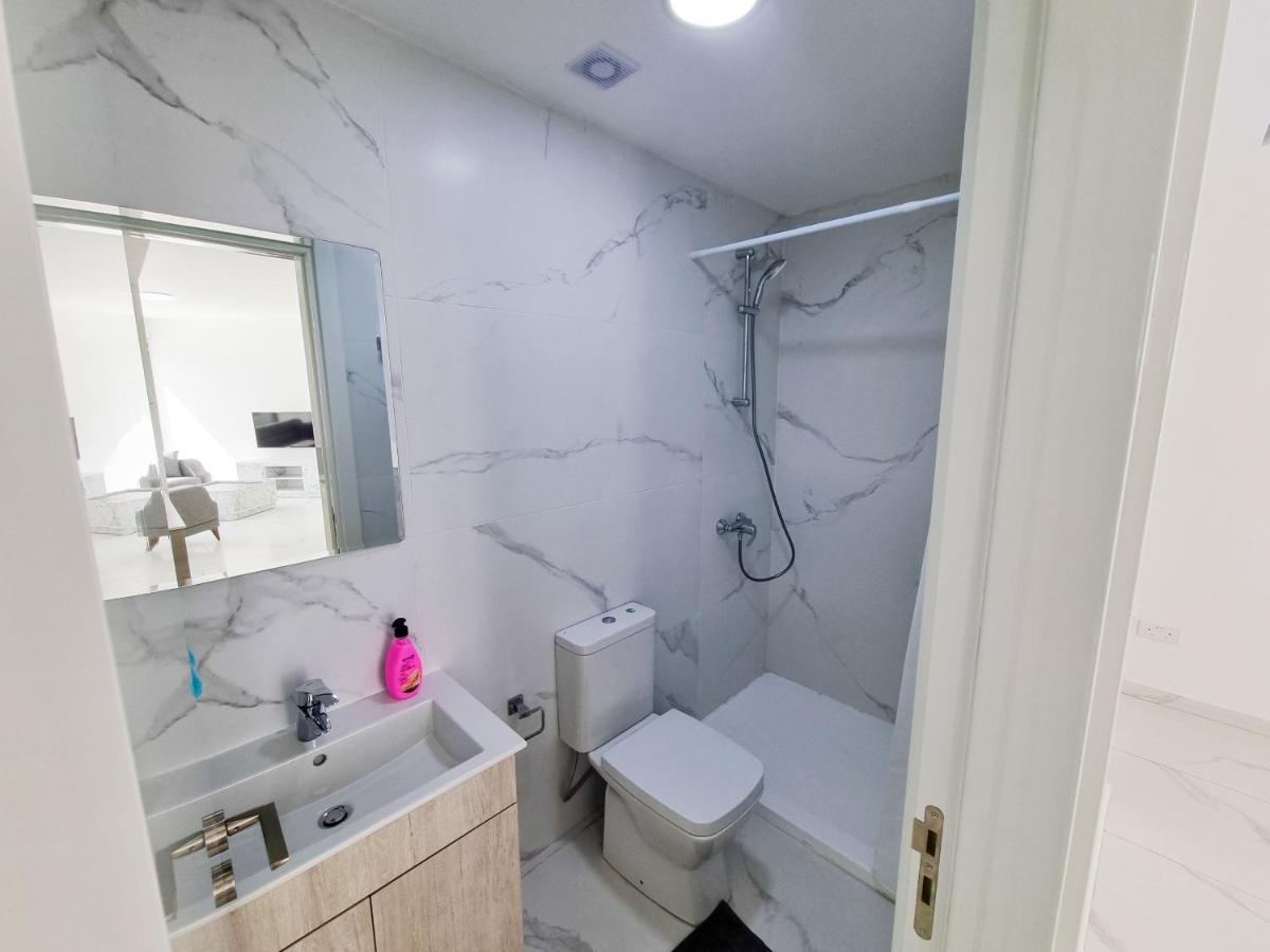 Shades Of Blue Apartment Larnaca Exterior photo